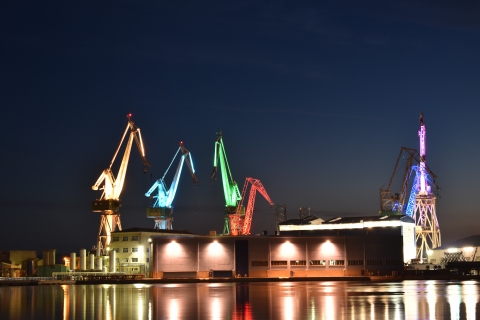 Pula Werft bei Nacht